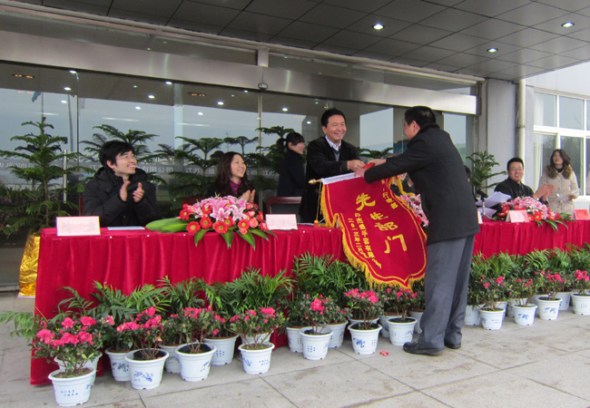 Jaysun Glove Held a “2012 Annual Summary Commendation” Meeting